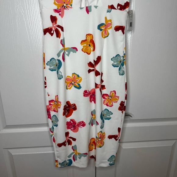 Alexia Admor Elouise Floral Sleeveless Press - Picture 4 of 6